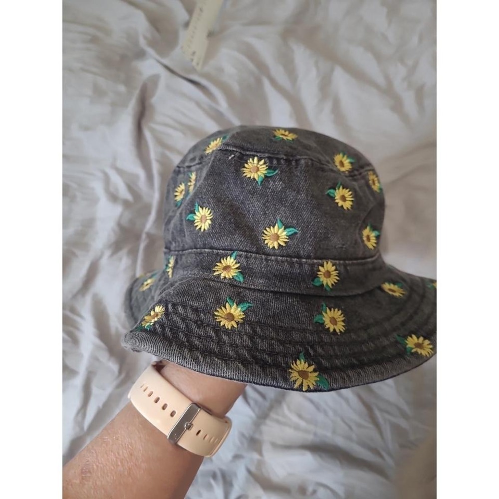 American Eagle Women‎ OS Embroidered Daisy black denim Bucket Hat boho  summer